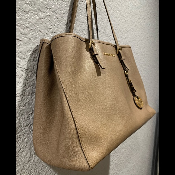 Michael Kors large purse 👜 - Picture 4 of 8